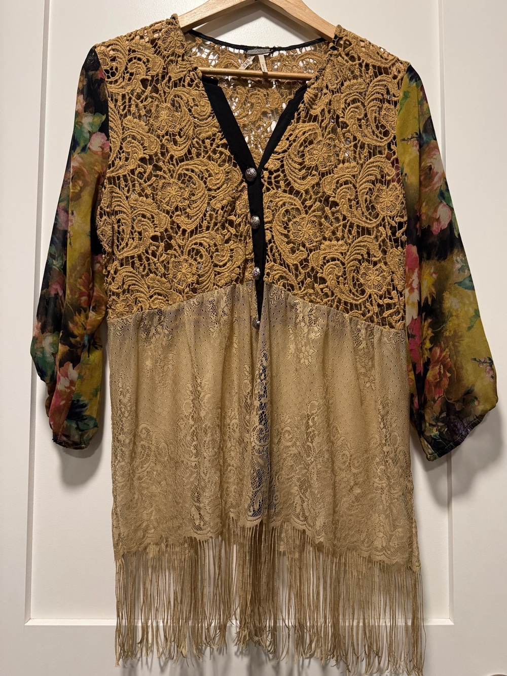 Gimmicks by BKE Button Front Lace & Floral Sheer Sleeve Fringe Top L